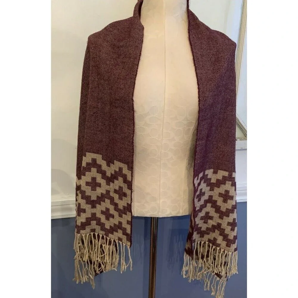 Unbranded fringed reversible